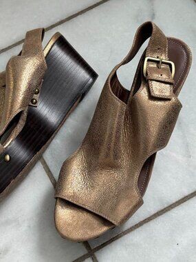 Donald Pliner Women's Gold Sandals